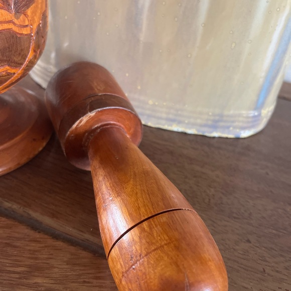 Mortar and pestle set in wood. Carved decorated, great grinding flavor. - Picture 4 of 11
